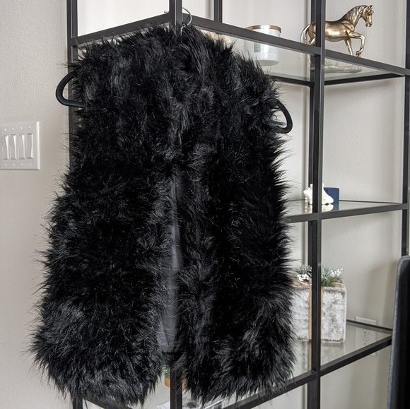 Black Faux fur Vest SMALL - Picture 6 of 6
